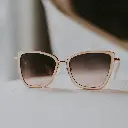 unsplash_FlP6C5pkMKs_sunglasses.webp